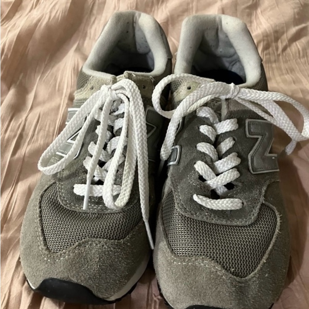 New Balance' Grey Sneakers 
Size: 7.5